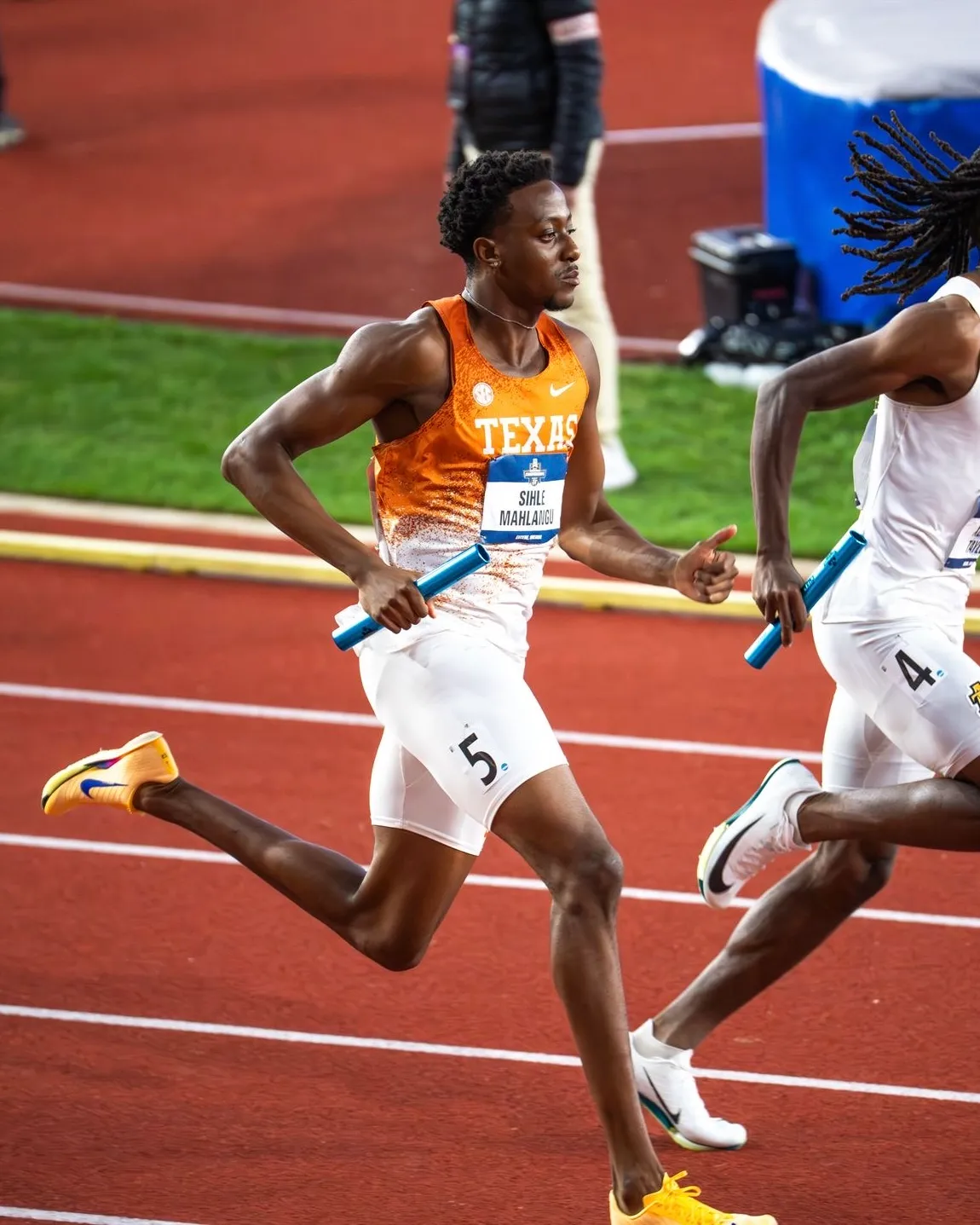 Sihle taking the baton in a 4x400m relay for Texas